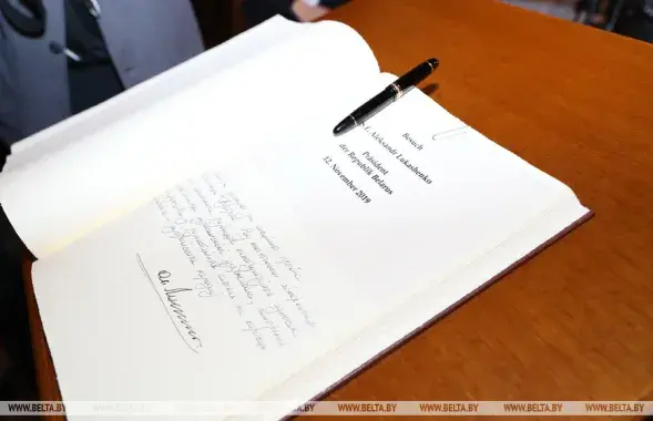 Автограф Лукашенко / БЕЛТА​