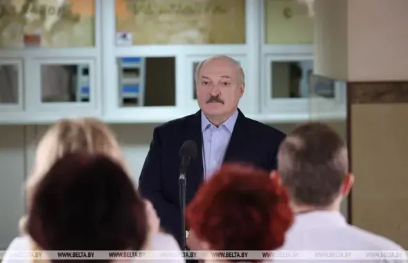 Александр Лукашенко смотрит на народ / БЕЛТА​
