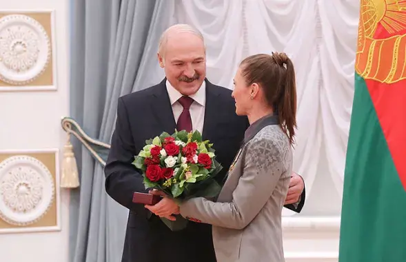 Александр Лукашенко и Дарья Домрачева. Фото: http://president.gov.by​
