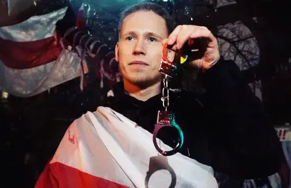 Беларус Антон Лукашук ля амбасады Беларусі ў Кіеве / instagram