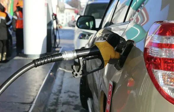 На автозаправке, иллюстративное фото
