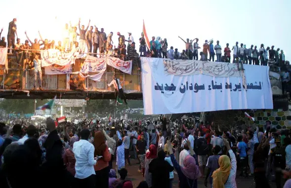 В Судане предотвратили военный переворот спустя три месяца после смены власти
