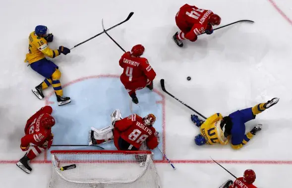 В матче с Россией шведы провалили второй период, когда пропустили шесть шайб, результат &mdash; 4:7 / Reuters