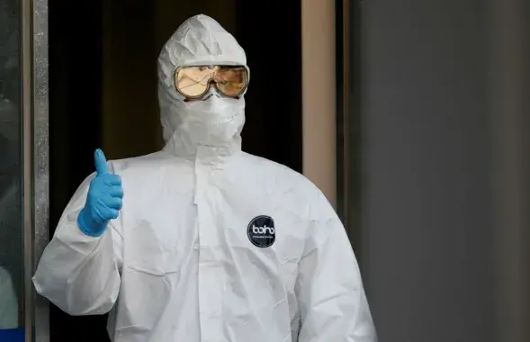 Количество заражённых коронавирусом в мире составляет уже почти 100 тысяч человек / Reuters​