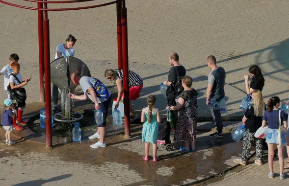 Очередь за водой в Минске. Июнь 2020-го / Reuters​