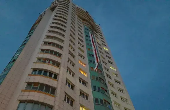 Флаг на здании в Минске / Еврорадио​