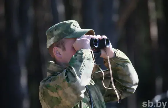 Что же там видит военный? / Из архива sb.by​