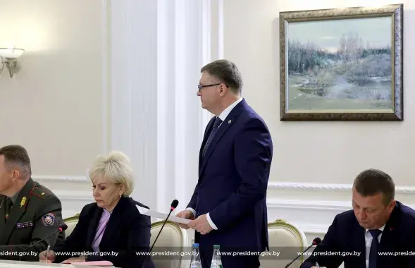 Александр Червяков выступает на совещании / president.gov.by​