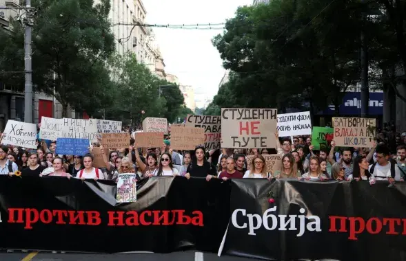 Протесты в Белграде 3 июня / Reuters
