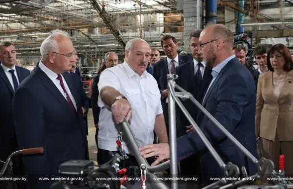 Александр Лукашенко снова взялся за &quot;Мотовелозавод&quot; / president.gov.by​