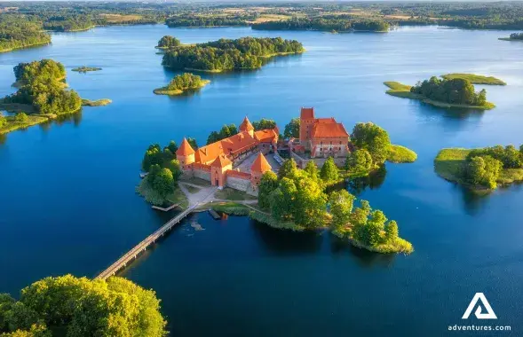 Тракайский замок в Литве / adventures.com