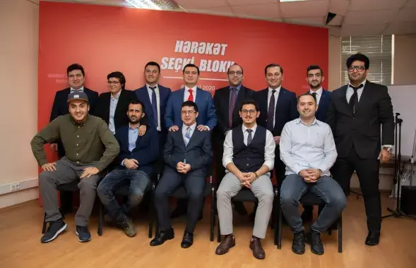 Новы выбарчы блок "Рух" аб'яднаў прадстаўнікоў розных палітычных рухаў, правых, левых, феміністак, былых палітвязняў, юрыстаў &mdash; маладых актывістаў усіх напрамкаў, гатовых пазмагацца за месцы ў парламенце / Еўрарадыё