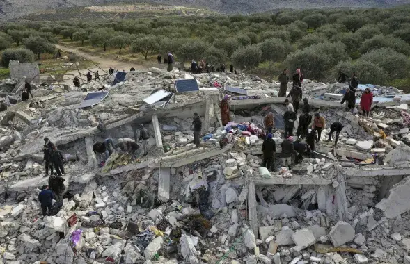 Последствия землетрясения в Турции / АР
