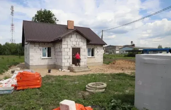 Новы дом, які нядаўна згарэў / mlyn.by
