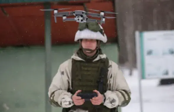 A Belarusian soldier with a drone / t.me/modmilby/
