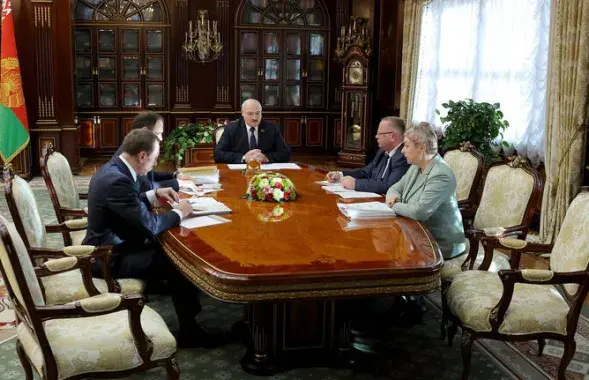 Чиновники докладывают Александру Лукашенко о ситуации в экономике /&nbsp;president.gov.by
