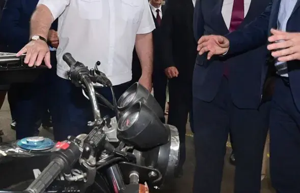 Мотоцикл "Минск" и практическая магия / president.gov.by
