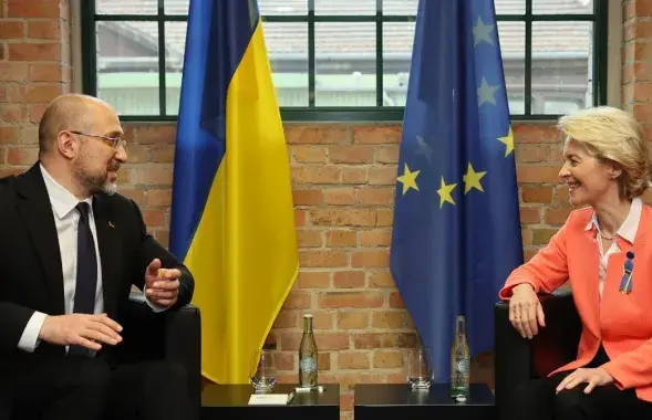 Украинский премьер Денис Шмыгаль и руководительница Еврокомиссии Урсула фон дер Ляйен / twitter.com/vonderleyen
