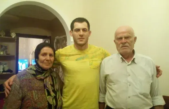 Фото: Facebook. Мурад Амриев со своей семьей
