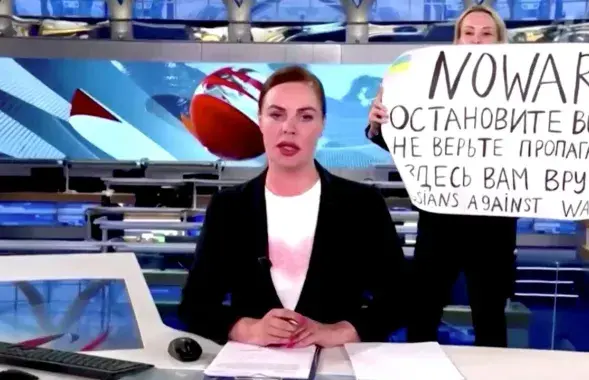 Антивоенная акция Марии Овсянниковой в прямом телеэфире