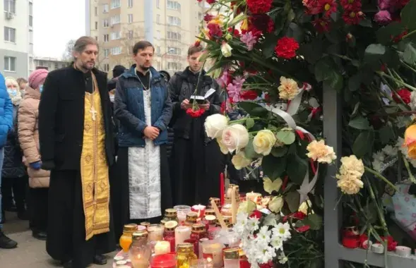 Владислав Богомольников (слева) на Площади Перемен в Минске / @christianvision