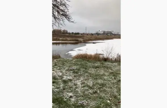 Дети на льду в Барановичах / Кадр из видео​