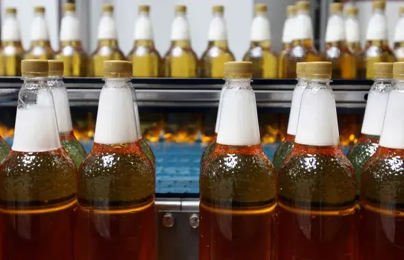 Линия по розливу пива в пластиковые бутылки / twitter.com
