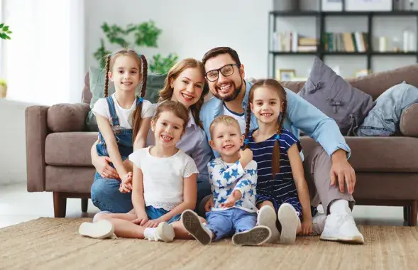 Шматдзетная сям'я, ілюстрацыйнае фота / Depositphotos​