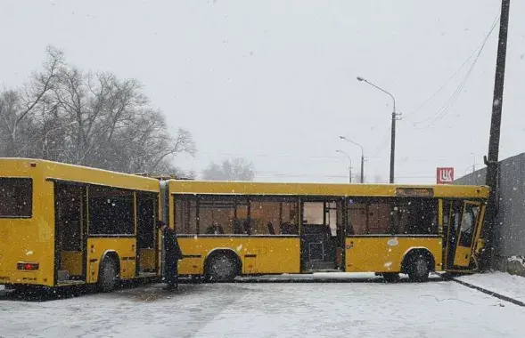 Автобус ушел в занос / @pressmvd
