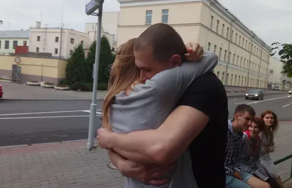 Viktar Danilau meets his fiancee after three months behind bars. Photo: Euroradio