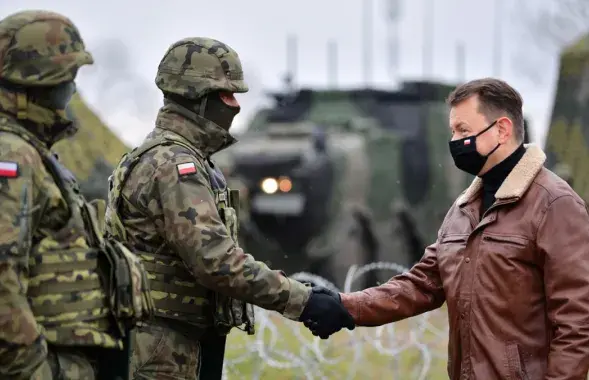 Міністр нацыянальнай абароны Польшчы Марыюш Блашчак (справа) падчас працоўнага візіту / Przemysław Piątkowski