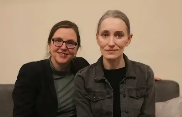 Наталья Херше (справа) после освобождения​ / twitter.com/SwissAmbBelarus