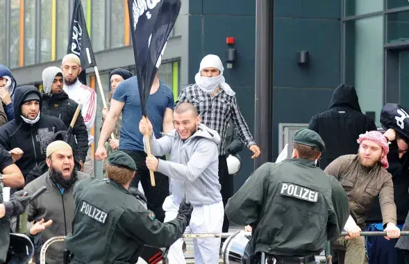 Столкновения во время уличной акции в Германии / kabyleuniversel.com