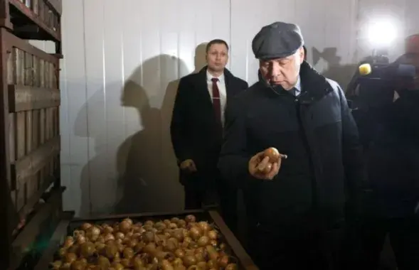 Роман Головченко лично проверял запасы продуктов питания​ / БЕЛТА