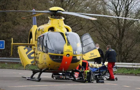 Водителя с места происшествия спасатели забрали в клинику на вертолете /&nbsp;sol.de
