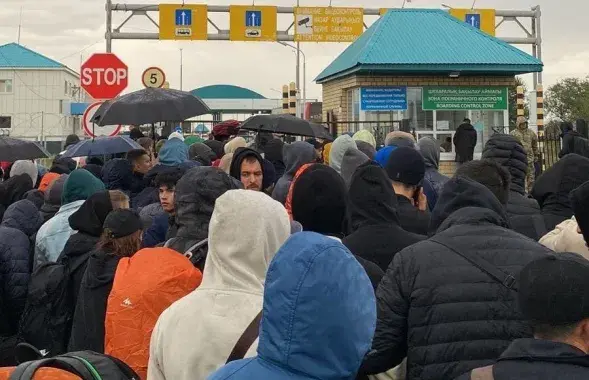 Пасля абвяшчэння мабілізацыі ў Расіі на мяжы з Казахстанам павялічыўся паток людзей / ufatime.ru
