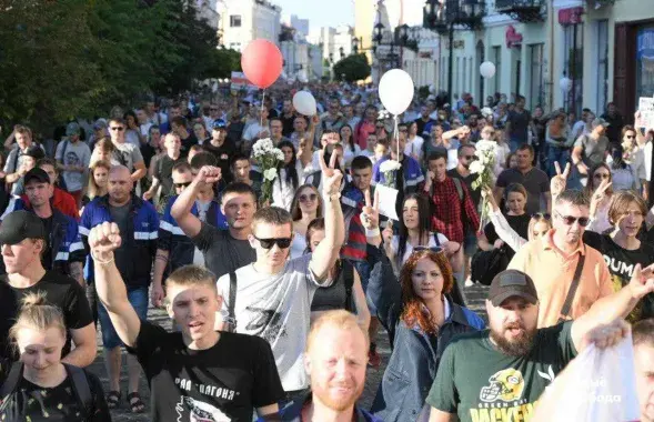 Колонна людей в Гродно / Радио Свобода​