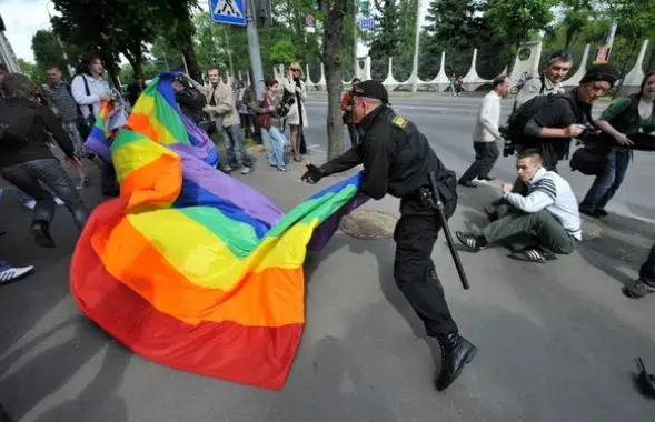 Police disperse a gay pride parade in Minsk&nbsp;/ kpax.livejournal.com
