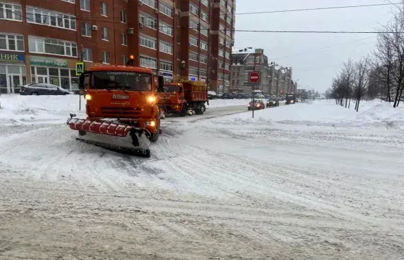 В Череповце убирают снег с улиц / cherinfo.ru​