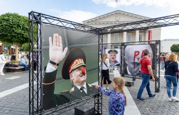 Міхнік нагадаў Лукашэнку пра Кадафі і Чаушэску / Ілюстрацыйнае фота delfi.lt
