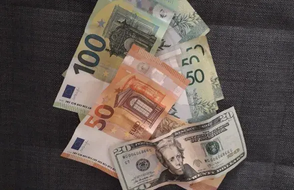 В Беларуси евро исключили из корзины иностранных валют / Еврорадио
