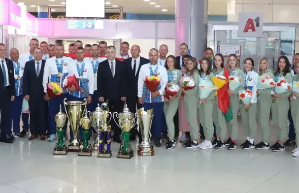 Пераможцы чэмпіянатаў па прыбыцці дадому / МНС