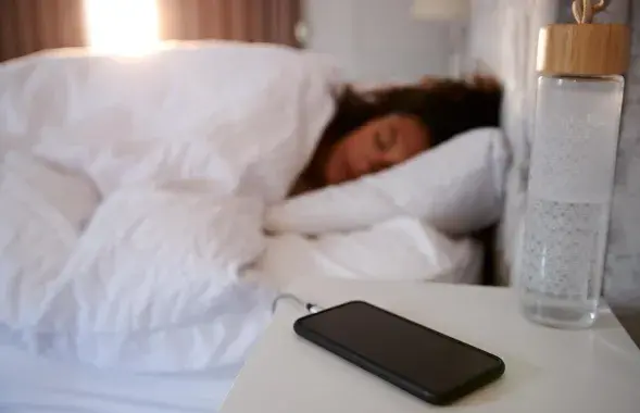 Не спите рядом с айфоном во время зарядки 