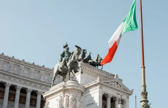 Italian authorities have frozen the assets of Belarusians and Russians / pexels.com
