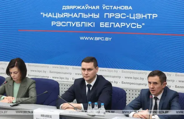 Андрей Иванец (в центре) / БЕЛТА
