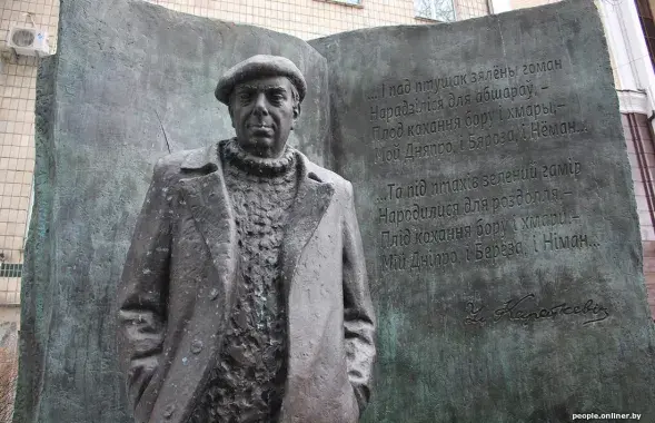 Помнік Уладзіміру Караткевічу ў Кіеве / onliner.by
