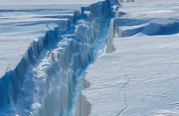 Айсберг постепенно отделялся от остального ледника Ларсена. Фото: NASA