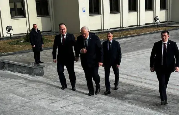 Лукашенко приехал в Дом правительства провести заседание Совмина /&nbsp;@pul_1
