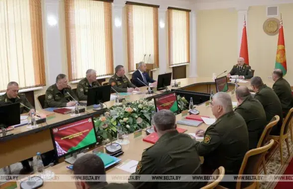 Александр Лукашенко на совещании в Минобороны​ / БЕЛТА