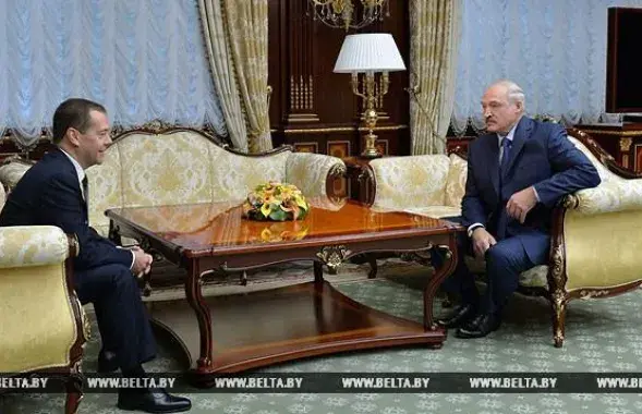 Лукашэнка: Нас ужо пачынаюць палохаць, але газ не належыць Мядзведзеву